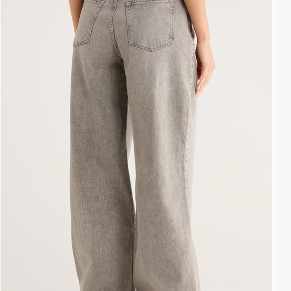 Good American Relaxed Wide Leg Jeans in Gray - Picture 2 of 4